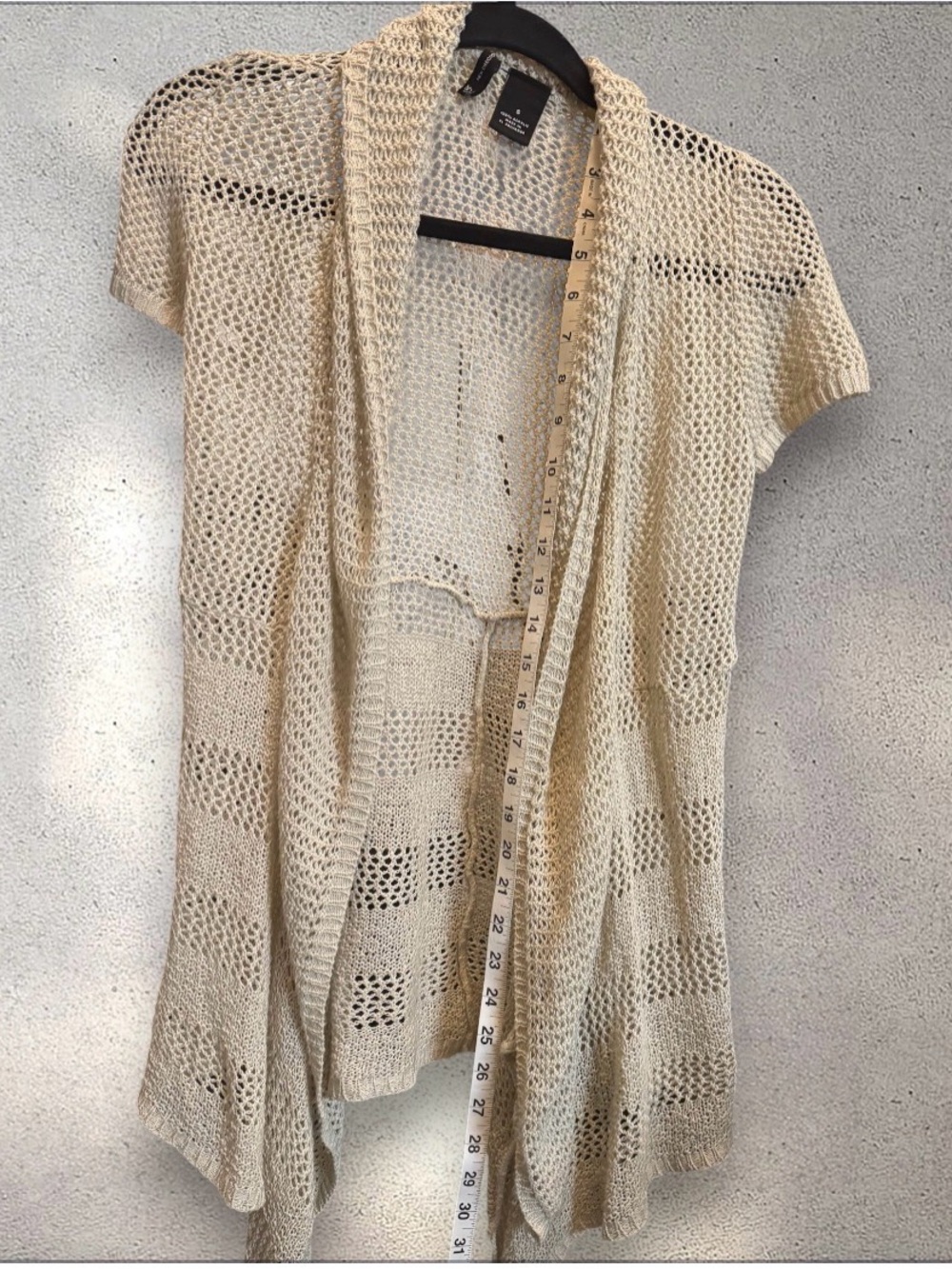 Ready for summer? Discover the Crochet Open-Front Duster Vest in Cream Tan. - Picture 4 of 6